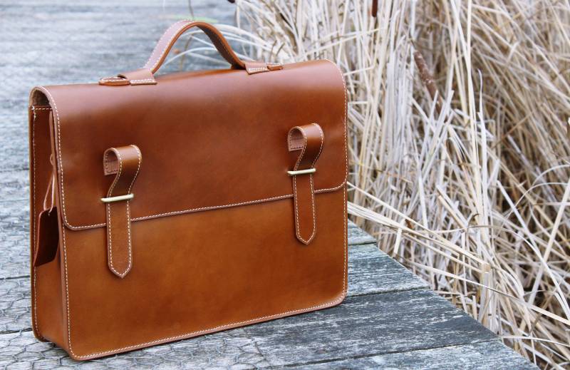 Personalisierte Echtes Leder Herren Aktentasche Laptoptasche Büro Umhängetasche Geschenke Für Ihn Weihnachtsgeschenk von KalatingLeatherUK