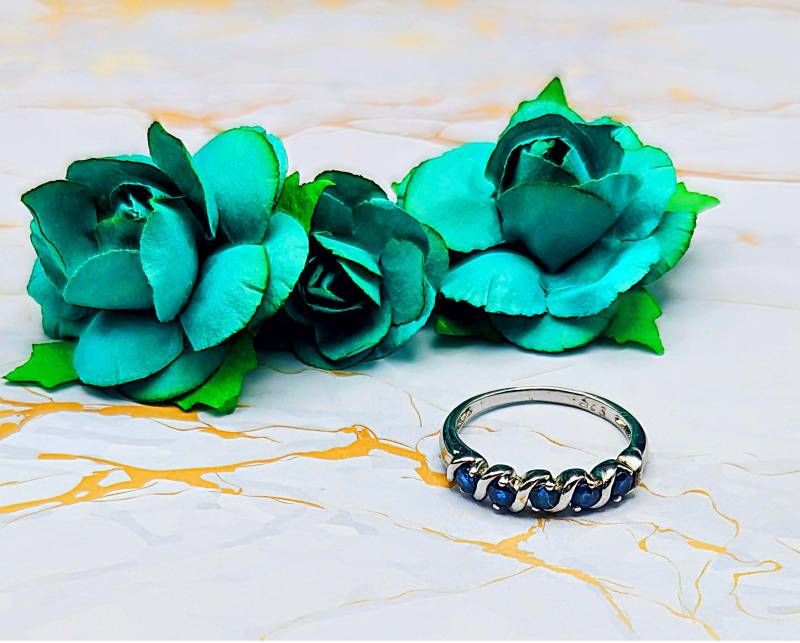 Blauer Saphir Sterling Silberring 56mm Ein Hauch Von Exklusivität Und Eleganz von KaleebeaJewelry