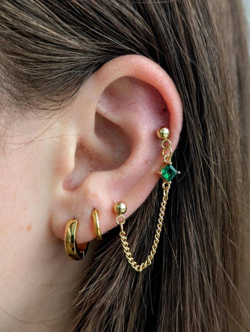 Smaragdgrüner Cubic Zirkonia Doppel-Kettenohrringe Auf Vergoldetem Kugel-Ohrstecker von KaleidoscopebyAmyLou
