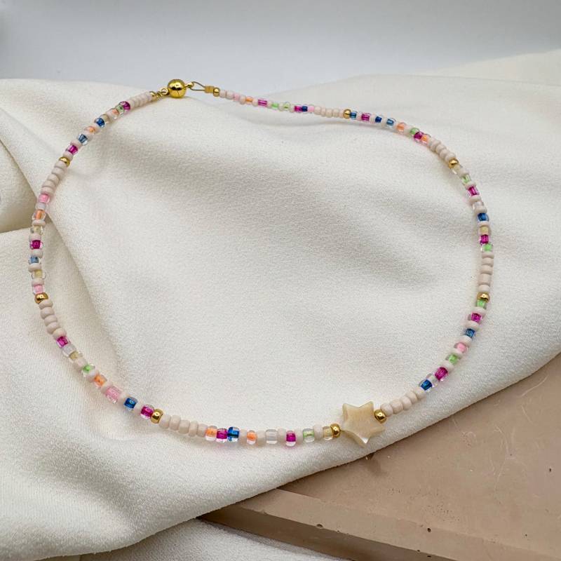 Zauberhafte Perlenhalskette Für Mädchen I Kinderhalskette Miyuki Perlen Rocailles Stern Aus Perlmutt Magnetverschluss Handmade von Kaleowithlove