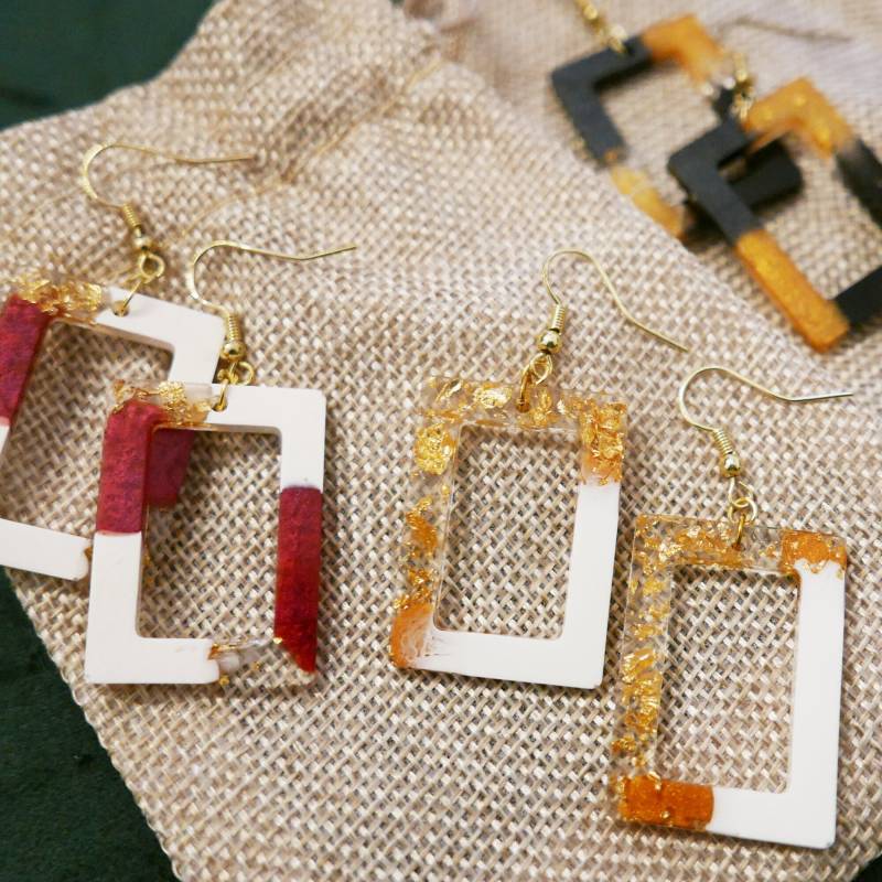 Ohrringe Rechteck Creolen Groß Statement Weiß | Gold Blau Pink Schwarz Transparent von Kaliami