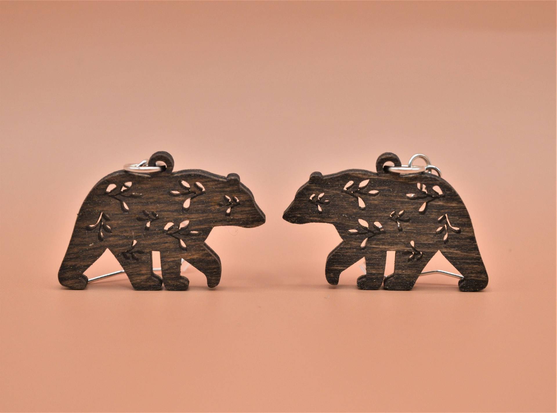 Mama Bär Ohrringe Dunkle Walnuss Gebeiztes Holz, Laser Geschnittene Birke Mama Bär Ohrringe Dunkle Walnuss Gebeiztes Holz, Laser Geschnittene Birke von Kalichoo