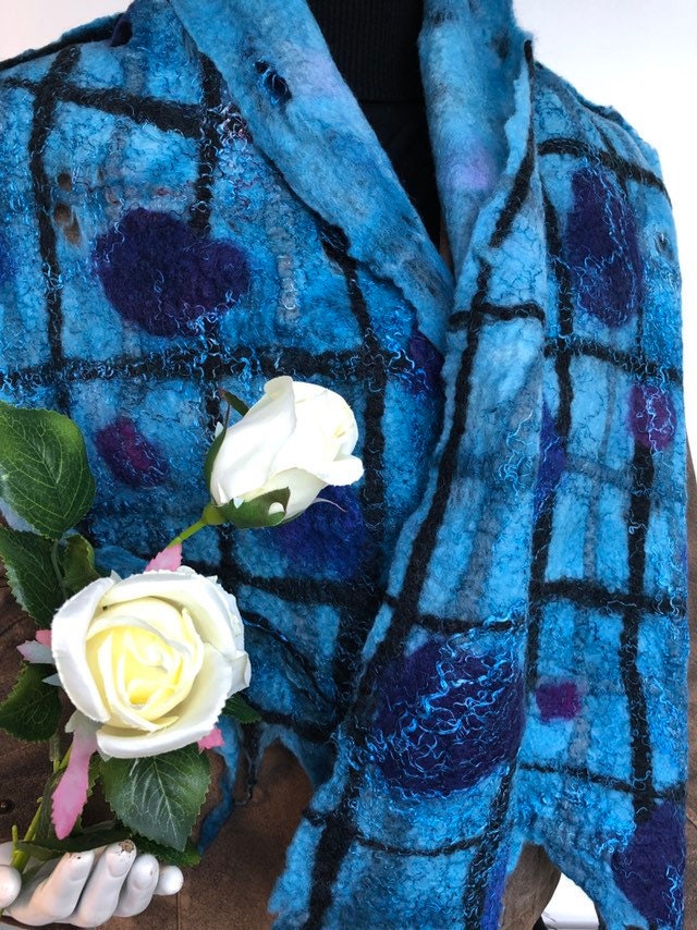 Blauer Filzschal Für Damen. Handgefertigter Wollschal Blauer Filzschal Für Damen. Handgefertigter Wollschal von KalishoekScarves