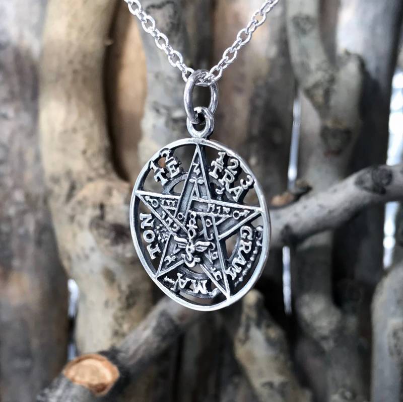 Silberner Heiliger Tetragramm Anhänger von KalismaBijoux
