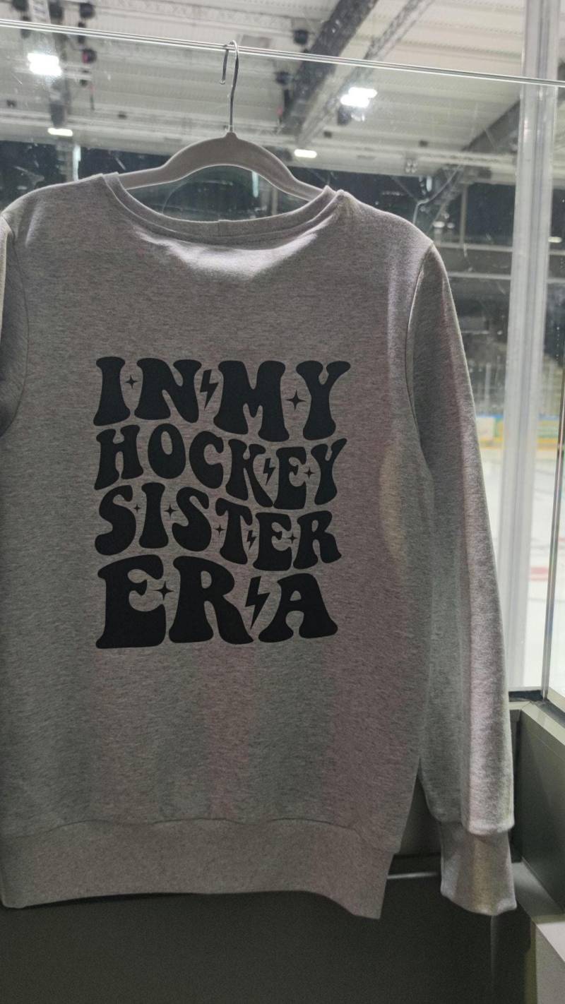 Baby Kinder Pullover - Hockey Sister Era Handgemachter Eishockey in Verschiedenen Größen von KaliundPepeDesign