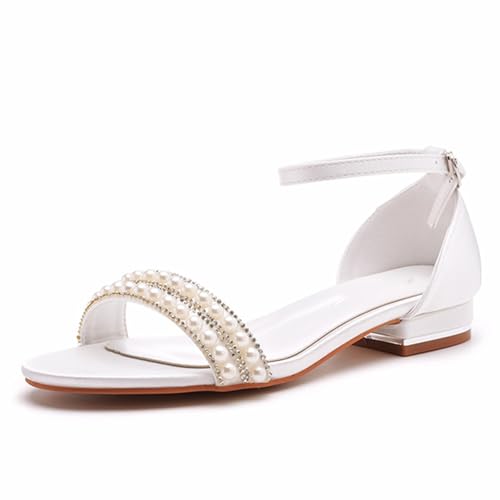 Flache Damen Sandalen Aus Satin Weiße Perlen Brautschuhe Hochzeitskleid Flacher Mund Offene Zehen Knöchelschnalle Bequeme Freizeitschuhe von KaloKLU