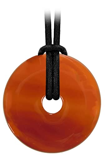 Kaltner Präsente Edelstein Halskette mit Anhänger/Carneol Rot/Lederband mit Donut Anhänger/Hochwertiger Edelsteinanhänger mit Lederkette/Ø Edelsteindonut 40 mm Kaltner Präsente Edelstein Halskette mit Anhänger/Carneol Rot/Lederband mit Donut Anhänger/Hochwertiger Edelsteinanhänger mit Lederkette/Ø Edelsteindonut 40 mm von Kaltner Präsente