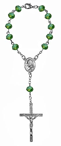 Kaltner Präsente Geschenkidee - Kurzer Auto Rosenkranz für Damen und Herren mit Kreuz Anhänger Marienbild und Glas Perlen Farbe Grün (Länge 17 cm) von Kaltner Präsente