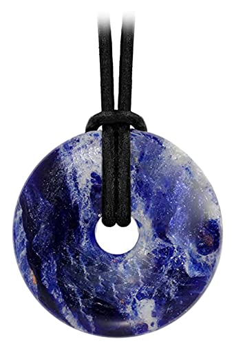 Kaltner Präsente Edelstein Halskette mit Anhänger/Sodalith/Lederband mit Donut Anhänger/Hochwertiger Edelsteinanhänger mit Lederkette/Ø Edelsteindonut 30 mm von Kaltner Präsente