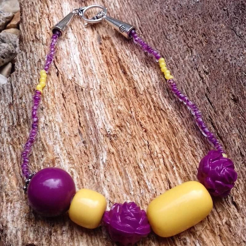 Helle Halsband, Blume Spaß Schmuck, Upcycled Geschenk Für Sie, Naturliebhaber Geschenk, Lila Halskette, Mama Helle Halsband, Blume Spaß Schmuck, Upcycled Geschenk Für Sie, Naturliebhaber Geschenk, Lila Halskette, Mama von KalungCreations
