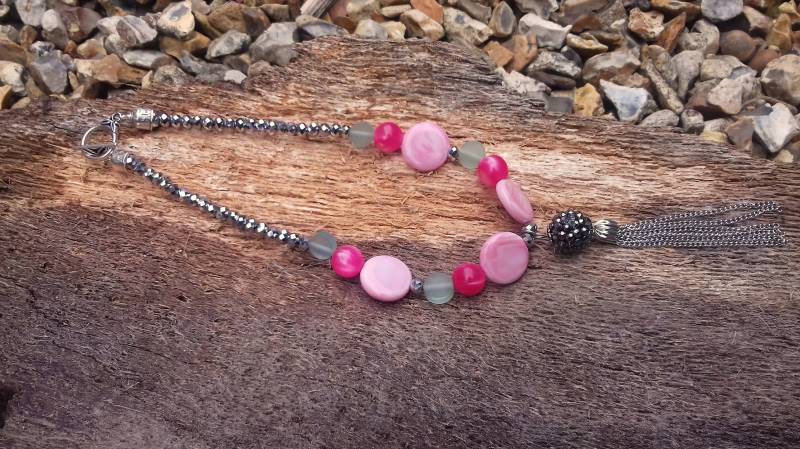 Quaste Halskette, Rosa Perlen Upcycled Schmuck, Spaß Geschenk Für Sie, Umfunktioniert Geschenk, Bunten Silber Kristallschmuck Quaste Halskette, Rosa Perlen Upcycled Schmuck, Spaß Geschenk Für Sie, Umfunktioniert Geschenk, Bunten Silber Kristallschmuck von KalungCreations