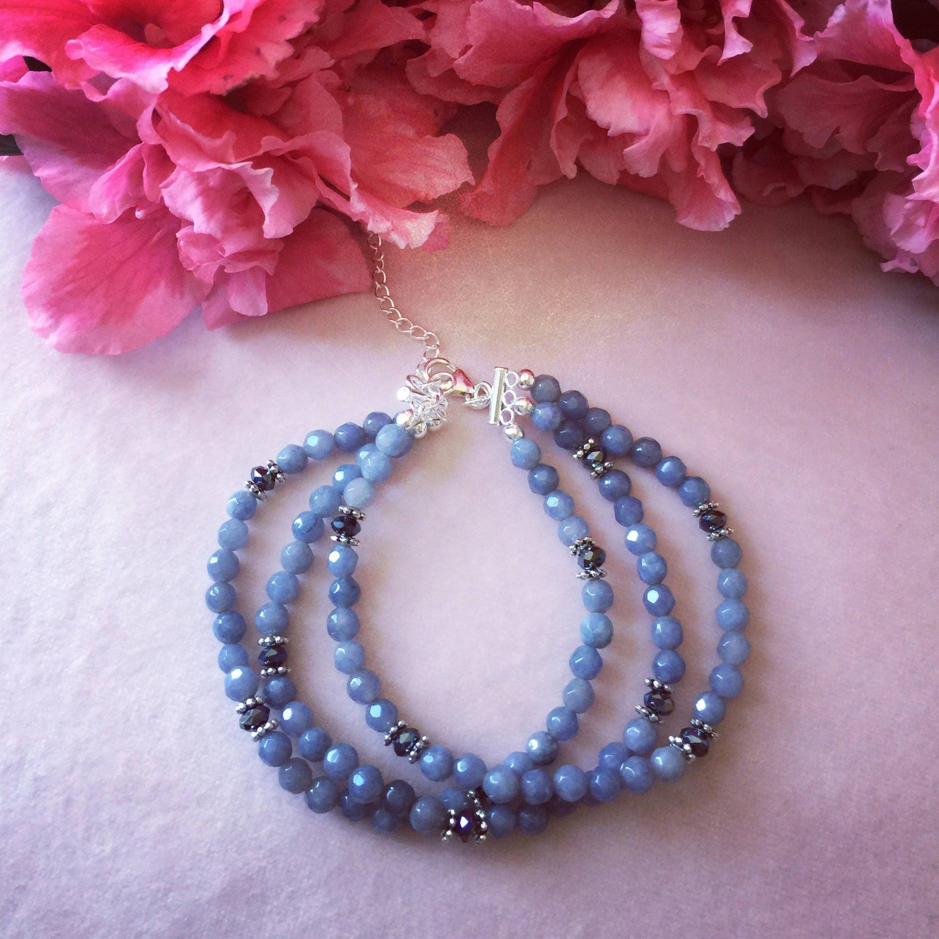 Lila Grau Facettierten Chalcedon, Dunklen Marine Kristall Und Silber Akzente Multi Strang Perlen Armband von KalynaJewels