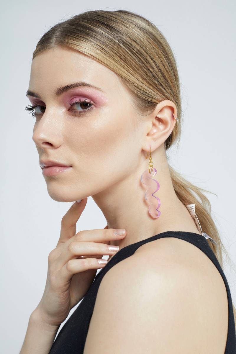 Acryl Knebelhaken Ohrringe in Rosa Acryl Knebelhaken Ohrringe in Rosa von KamCreates