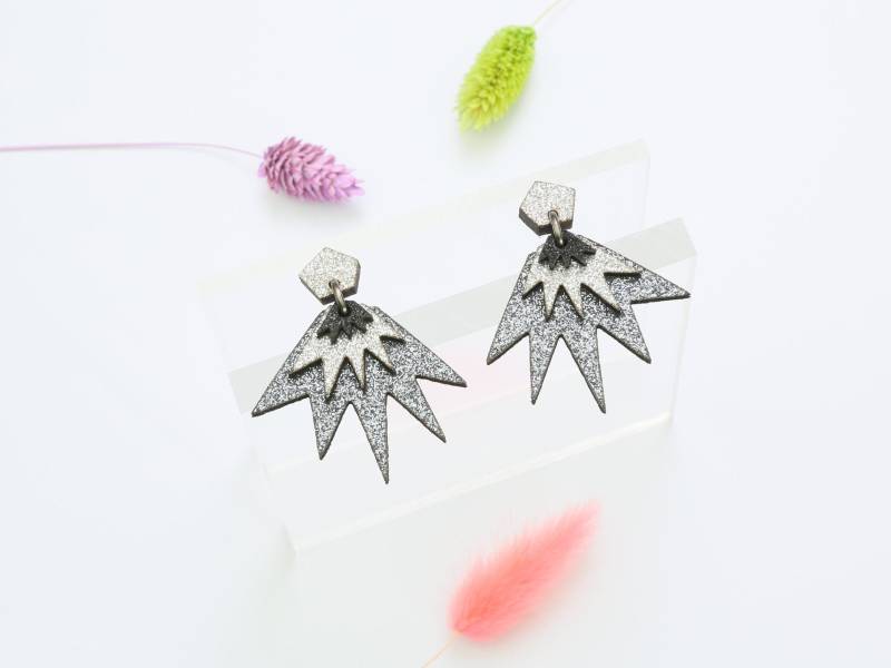 Bang Tropfen Ohrstecker - Grau, Silber & Schwarz Bang Tropfen Ohrstecker - Grau, Silber & Schwarz von KamCreates