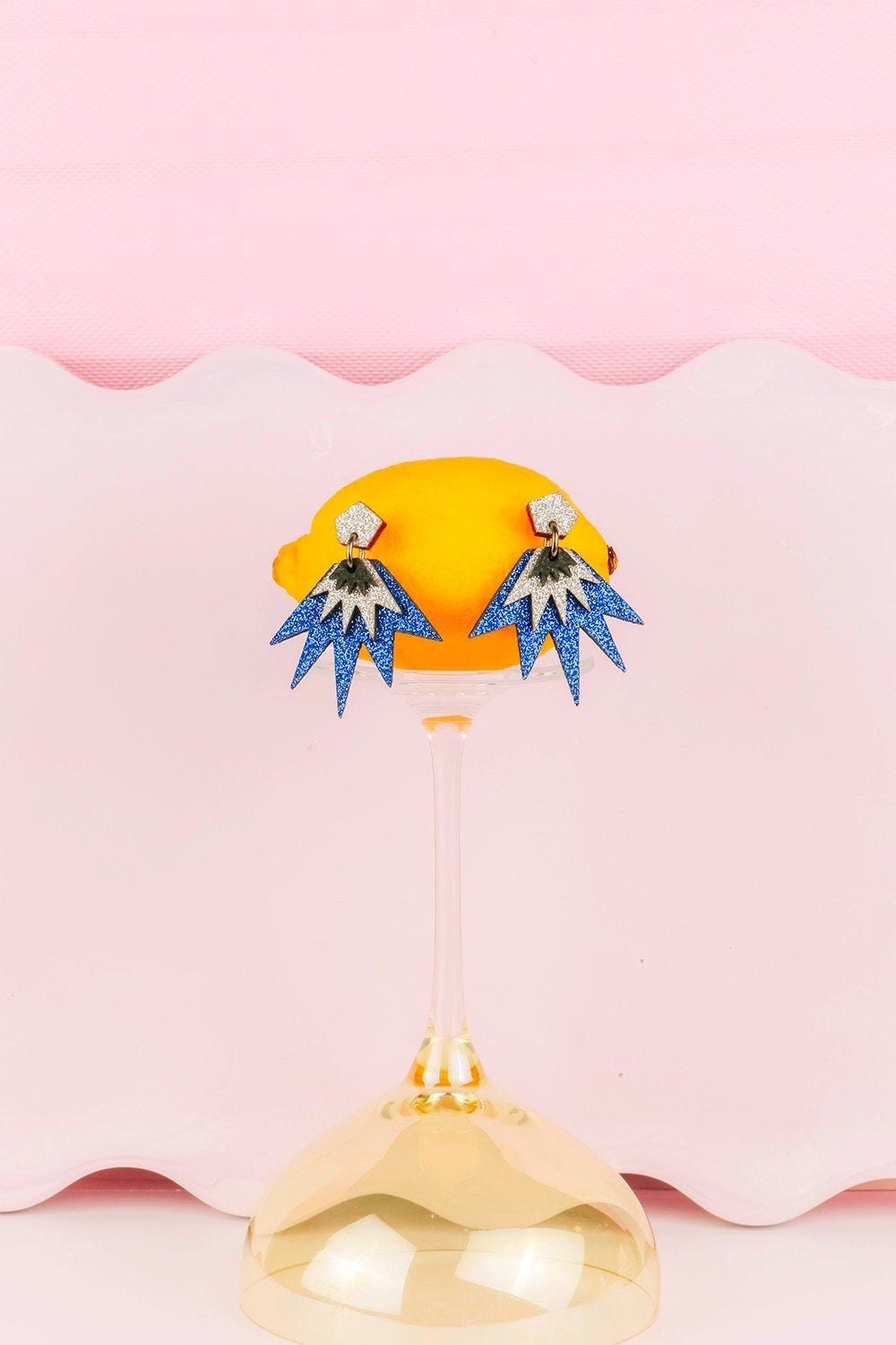 Bang Tropfen Ohrstecker in Blau, Silber & Schwarz Bang Tropfen Ohrstecker in Blau, Silber & Schwarz von KamCreates