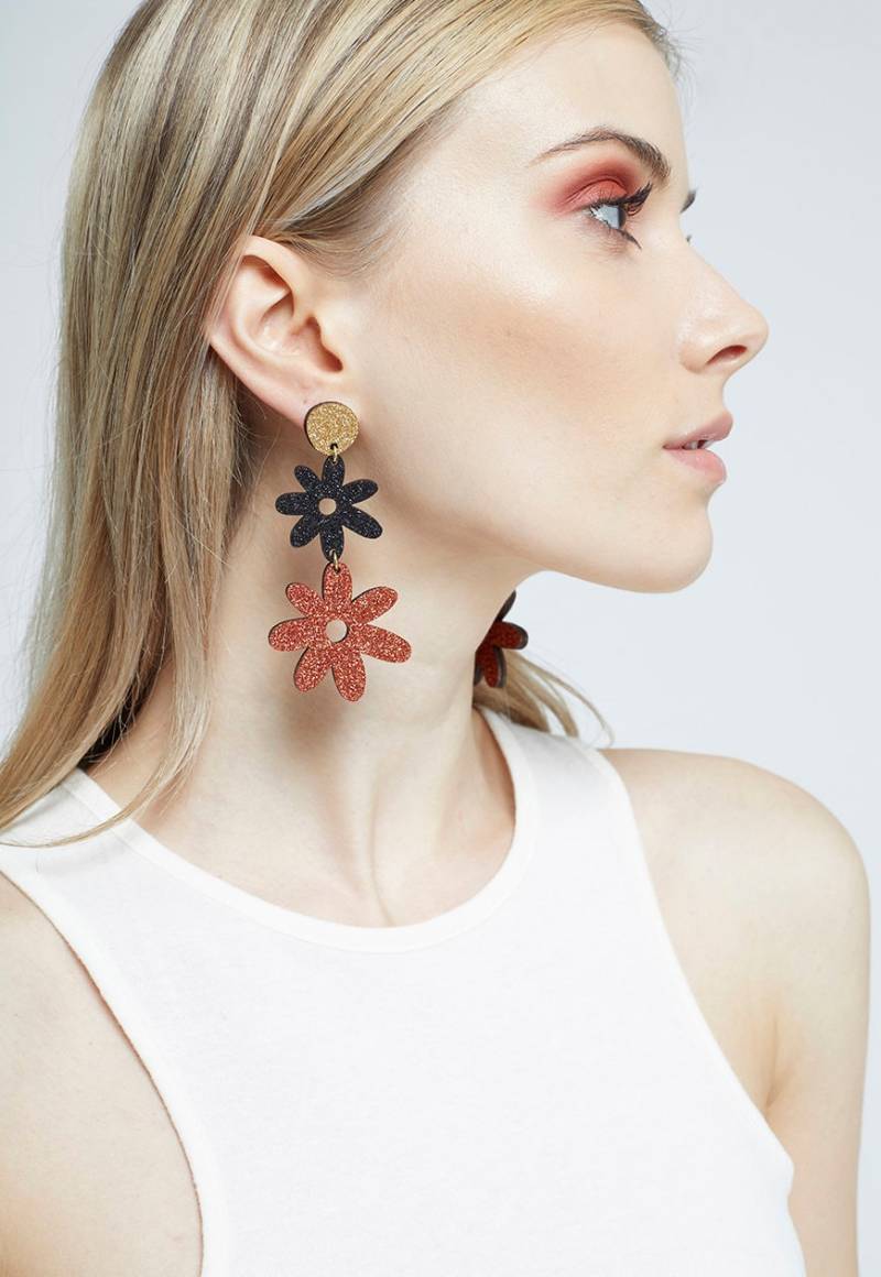 Glitzernde Flower Power Double Drop Ohrstecker in Gold, Schwarz & Orange. Lasergeschnittene Handgemachte Weihnachtsgeschenke Für Sie. Holz Und Glitzernde Flower Power Double Drop Ohrstecker in Gold, Schwarz & Orange. Lasergeschnittene Handgemachte Weihnachtsgeschenke Für Sie. Holz Und von KamCreates