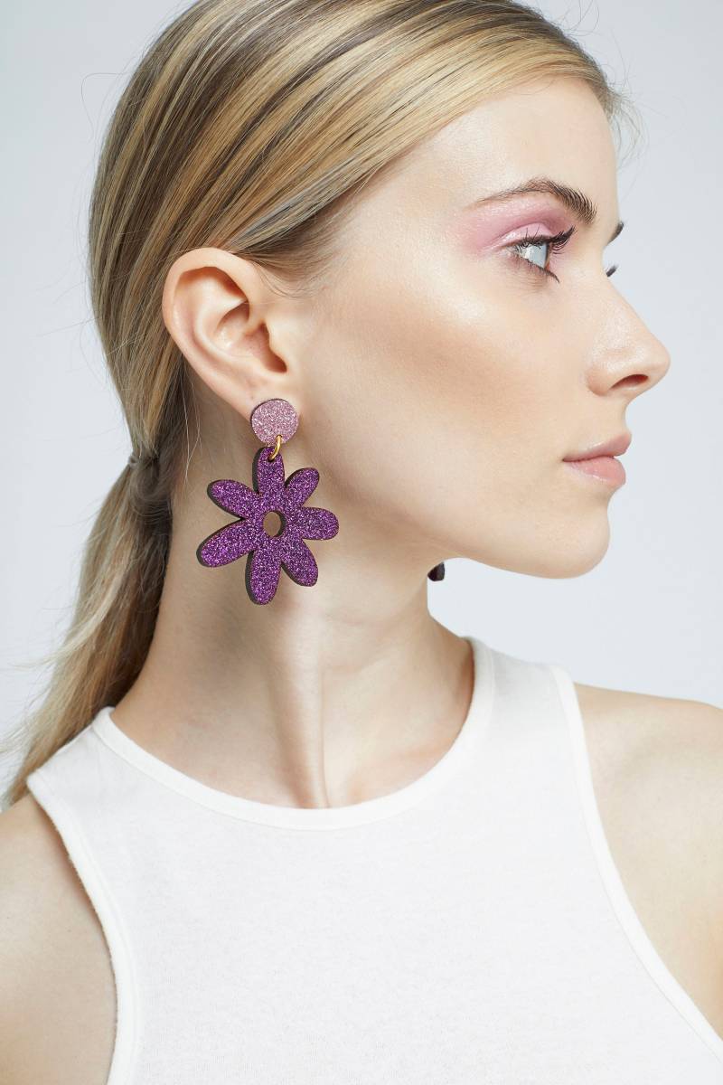 Glitzernde Flower Power Tropfen Ohrstecker in Lila Und Rosa. Lasergeschnittene Handgemachte Weihnachtsgeschenke Für Sie. Funkelnde Holzblumen Glitzernde Flower Power Tropfen Ohrstecker in Lila Und Rosa. Lasergeschnittene Handgemachte Weihnachtsgeschenke Für Sie. Funkelnde Holzblumen von KamCreates