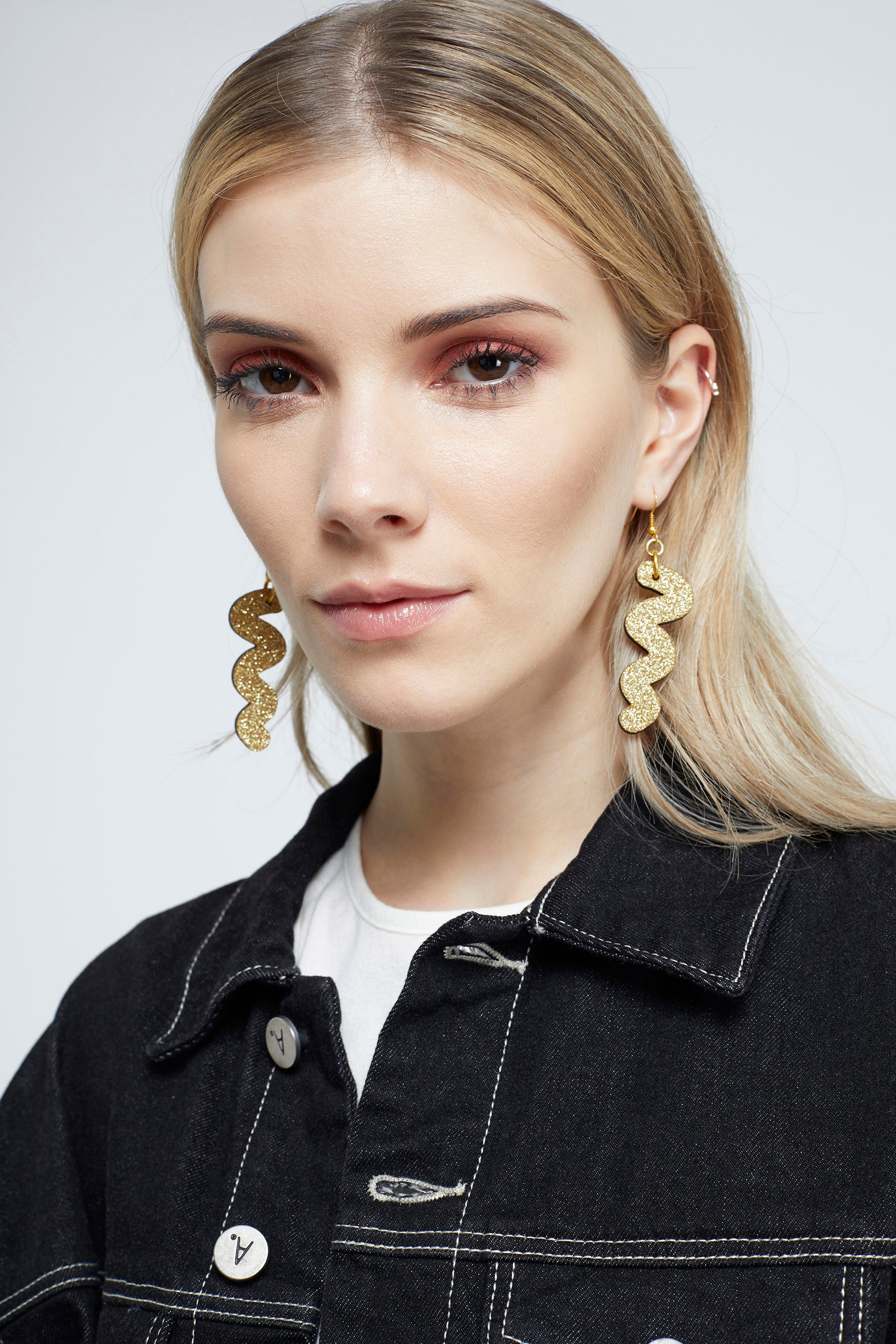 Glitzernde Knebelhaken Ohrringe in Gold Glitzernde Knebelhaken Ohrringe in Gold von KamCreates