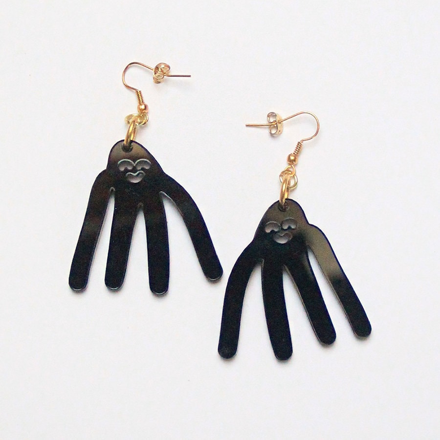 Süße Super Lange Bewaffnete Monster Haken Ohrringe in Schwarz Süße Super Lange Bewaffnete Monster Haken Ohrringe in Schwarz von KamCreates