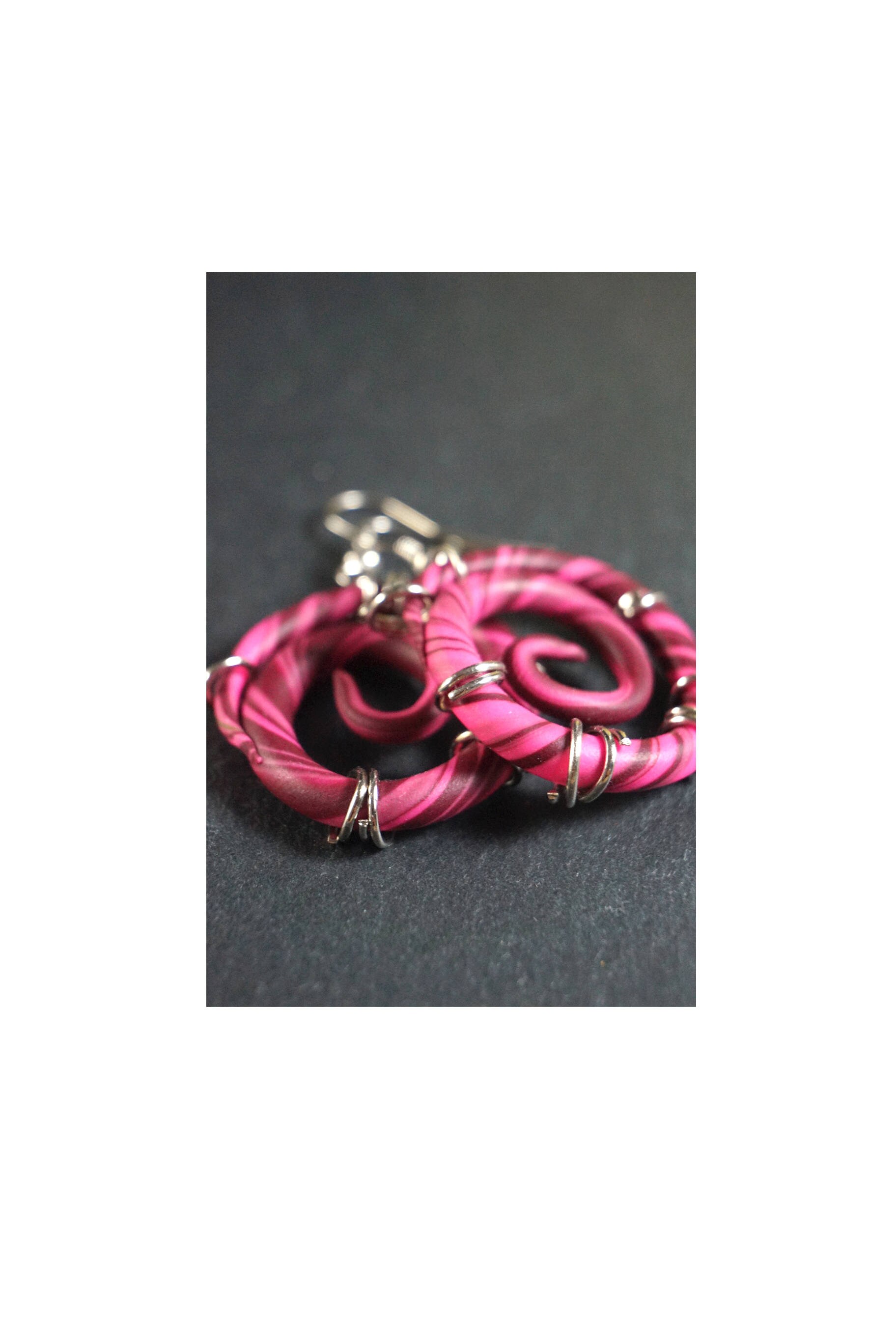 Polymer Clay Ohrringe, Spirale Groß, Rot Rosa, Fimo, Silber Ringe, Runde Pink Punk, Festival Schmuck, Einzigartig, Lustig Geschenk von KamaCrafts