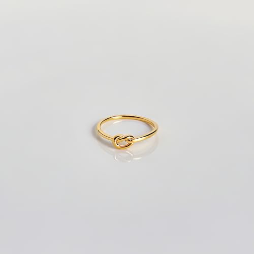 Kamakula Wasserfester Knotenring aus Edelstahl in Gold und Silber, schmaler winziger Liebesknotenring stapelbar, zierlicher dünner minimalistischer Ring Brezelknoten (Gold, 8) von Kamakula