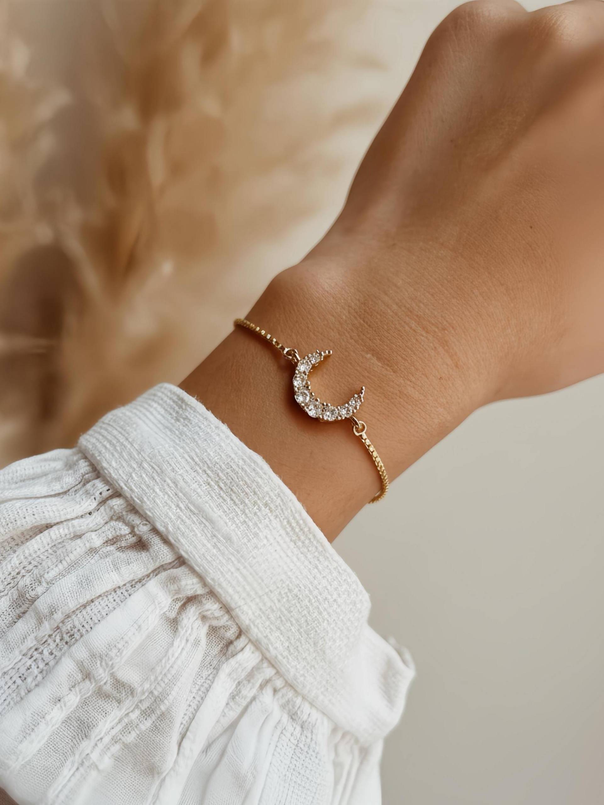 Gold Halbmond Cz Armband, Schiebeverschluss Strass Armband Mit Zirkon Crescent Charm, Kristall Armkette Verstellbar Geburtstagsgeschenk Gold Halbmond Cz Armband, Schiebeverschluss Strass Armband Mit Zirkon Crescent Charm, Kristall Armkette Verstellbar Geburtstagsgeschenk von KamakulaDE