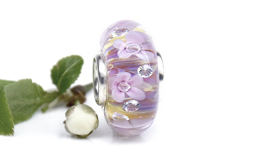 Handgefertigte Glasperle Mit 7 Zirkon Kristallen Und Silberrohr Handgefertigte Glasperle Mit 7 Zirkon Kristallen Und Silberrohr von KamaneJewelry