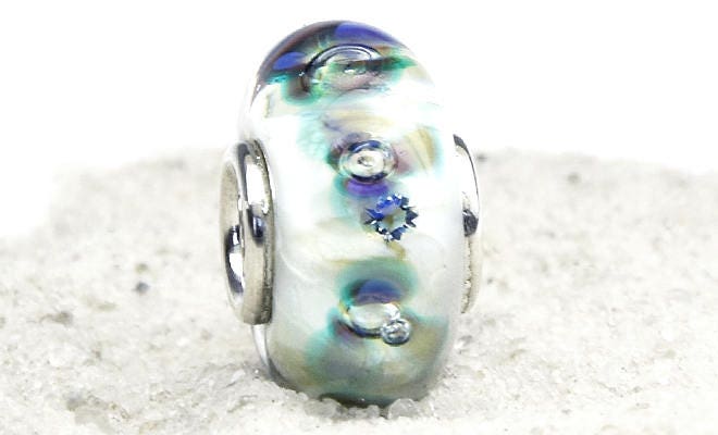 Handgefertigte Glasperle Mit 7 Zirkoniumkristallen Und Silberröhrchen Handgefertigte Glasperle Mit 7 Zirkoniumkristallen Und Silberröhrchen von KamaneJewelry
