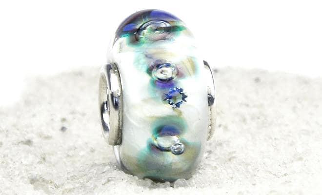 Handgefertigte Glasperle Mit 7 Zirkoniumkristallen Und Silberröhrchen Handgefertigte Glasperle Mit 7 Zirkoniumkristallen Und Silberröhrchen von KamaneJewelry