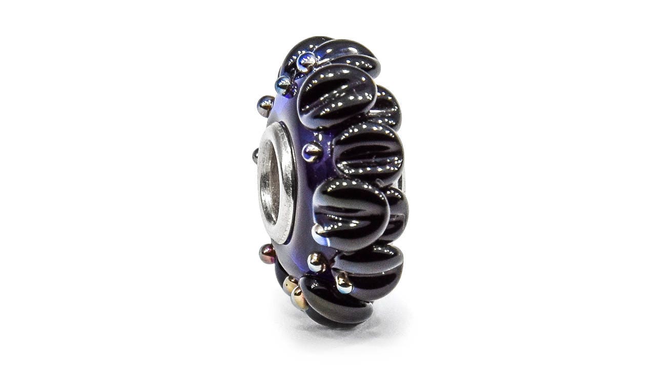 Handgefertigte Glasperle Mit Silberröhrchen Handgefertigte Glasperle Mit Silberröhrchen von KamaneJewelry