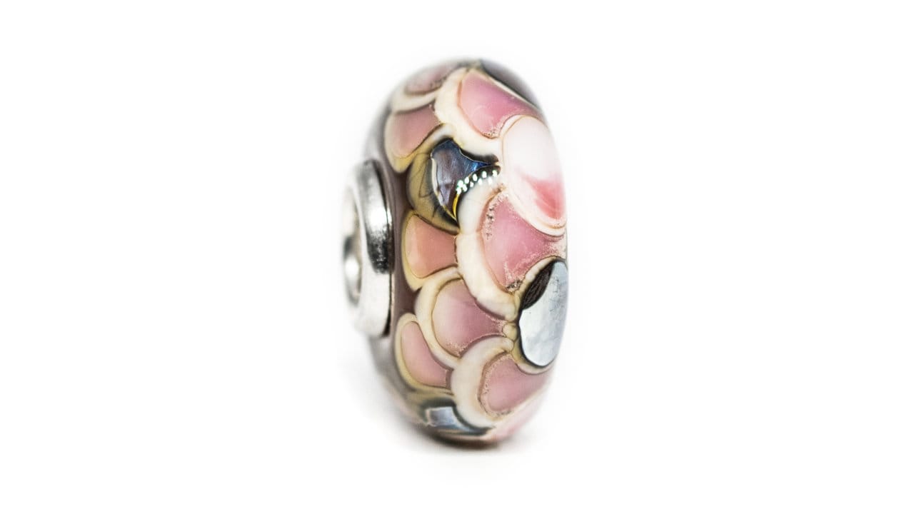 Handgefertigte Glasperle Mit Silberröhrchen Handgefertigte Glasperle Mit Silberröhrchen von KamaneJewelry