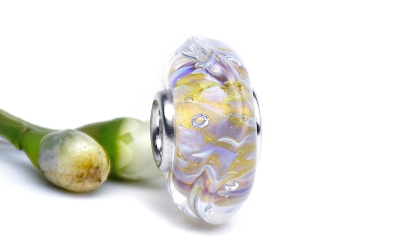 Handgefertigte Glasperle Mit Silberrohr Handgefertigte Glasperle Mit Silberrohr von KamaneJewelry