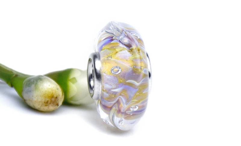 Handgefertigte Glasperle Mit Silberrohr Handgefertigte Glasperle Mit Silberrohr von KamaneJewelry