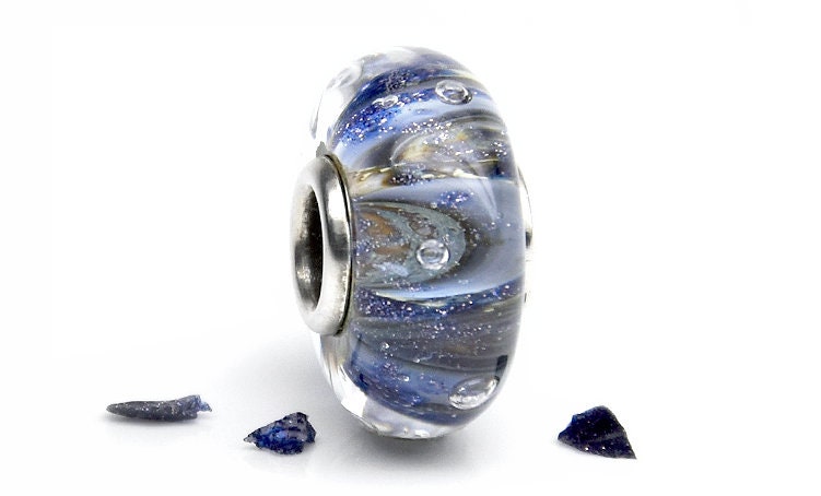 Handgefertigte Glasperle Mit Silberrohr Handgefertigte Glasperle Mit Silberrohr von KamaneJewelry