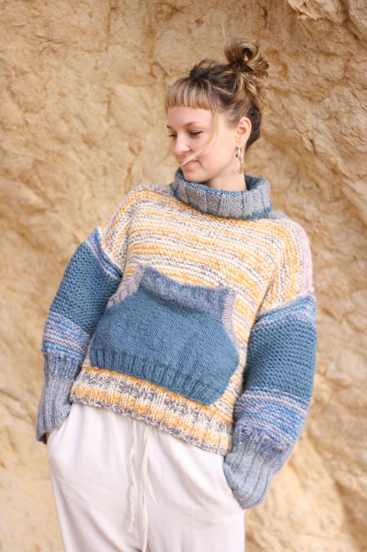 Handgefertigter Kapuzenpullover Aus Wolle, Einzelstück. Übergroß Warm. Winter. Langer Hals. Handwerker. Gestrickt. Boho-Hippie Handgefertigter Kapuzenpullover Aus Wolle, Einzelstück. Übergroß Warm. Winter. Langer Hals. Handwerker. Gestrickt. Boho-Hippie von KameliaOfelia