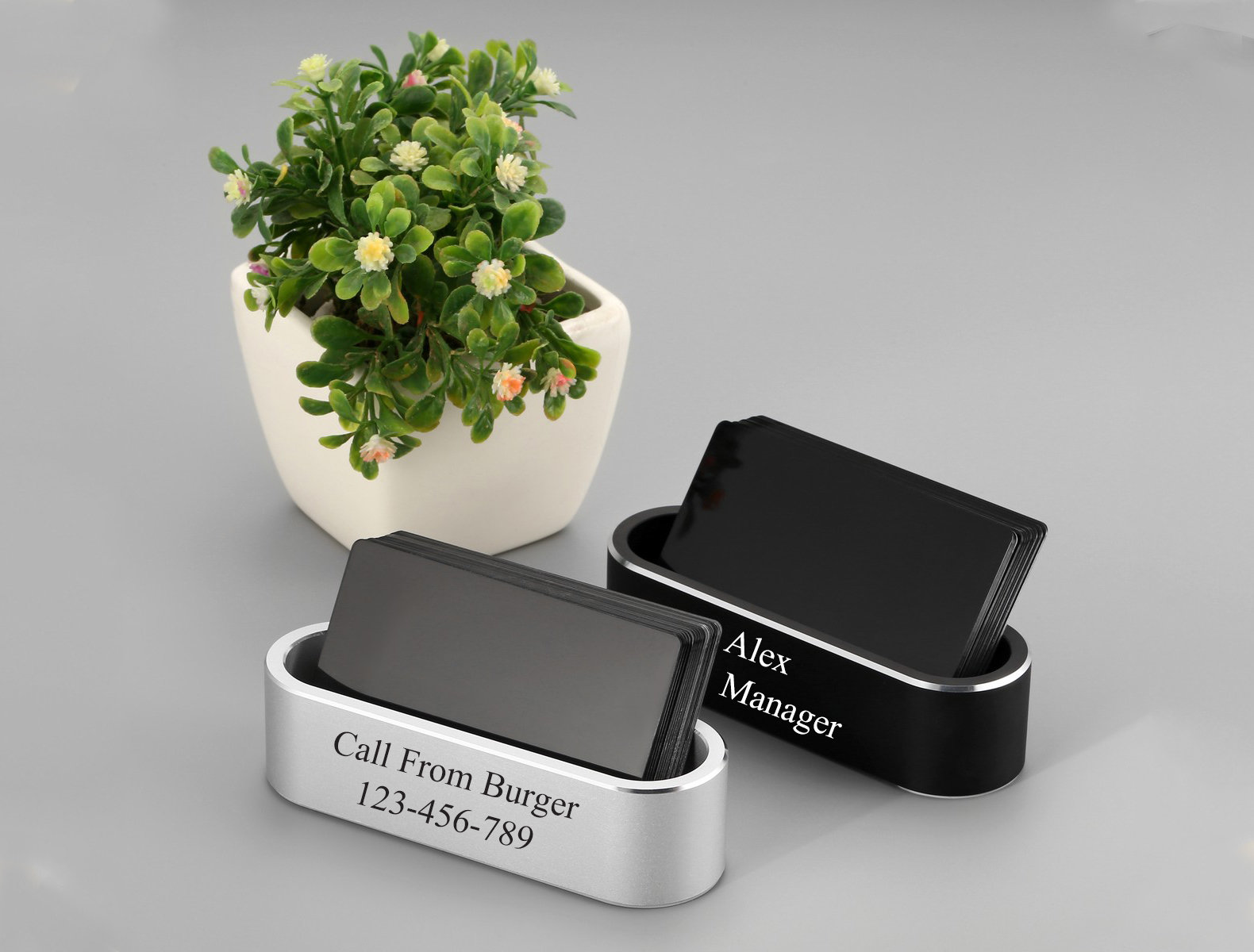 Personalisierter Visitenkartenhalter Aus Aluminium Schreibtisch-Organizer Personalisierter Visitenkartenhalter Aus Aluminium Schreibtisch-Organizer von Kamieatapple