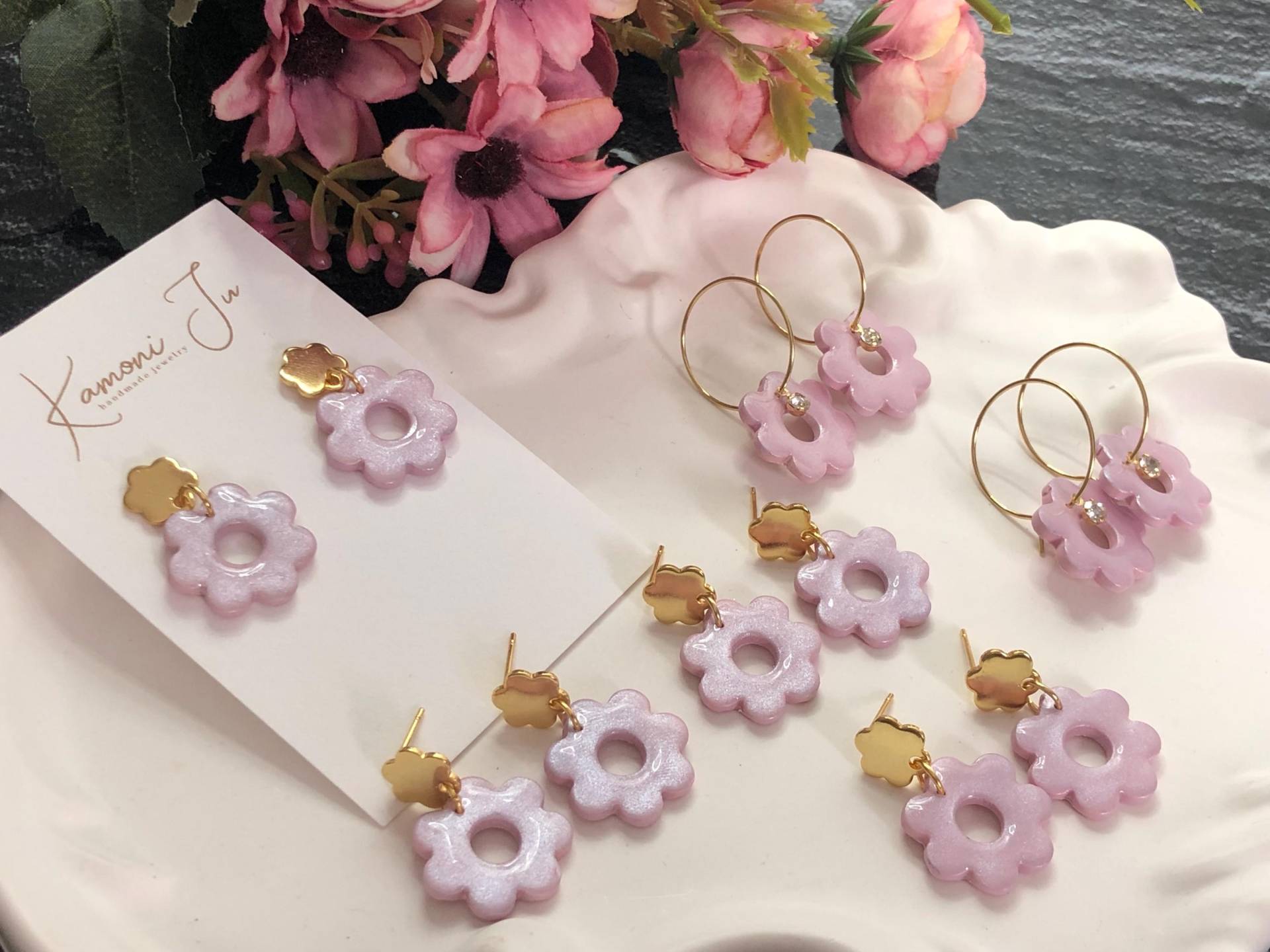 Blumenförmiger Ohrringe Rosa Perlmutt von KamoniJu