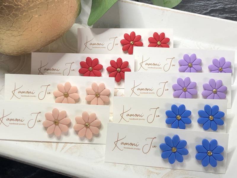 Blumenohrstecker Aus Fimo Blumenohrstecker Aus Fimo von KamoniJu