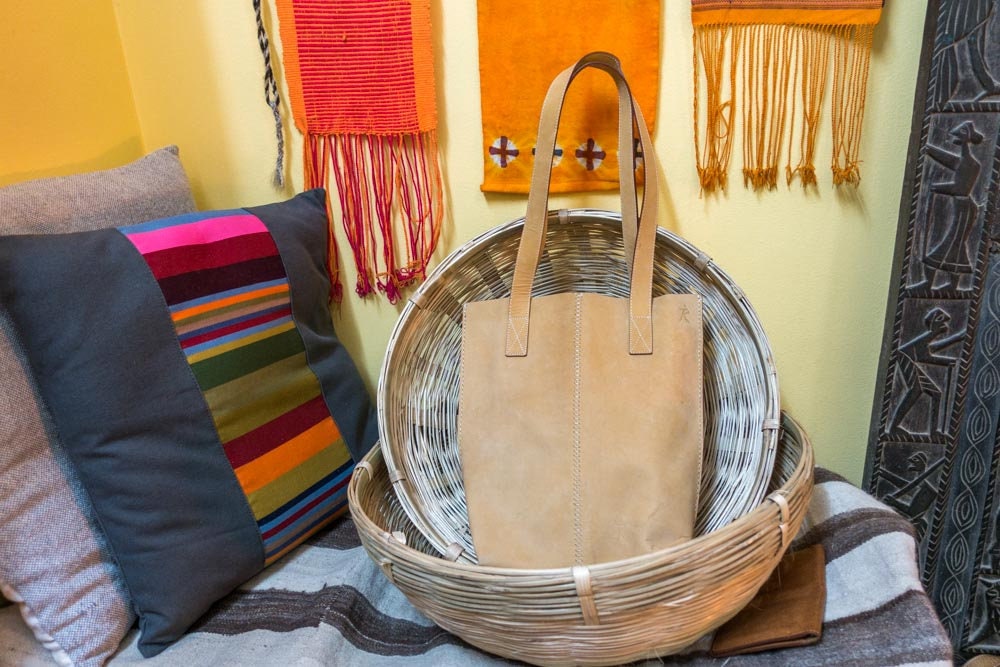 Handgefertigte Ledertasche | Handgefertigt in Nepal Handgefertigte Ledertasche | Handgefertigt in Nepal von KamzangDesign