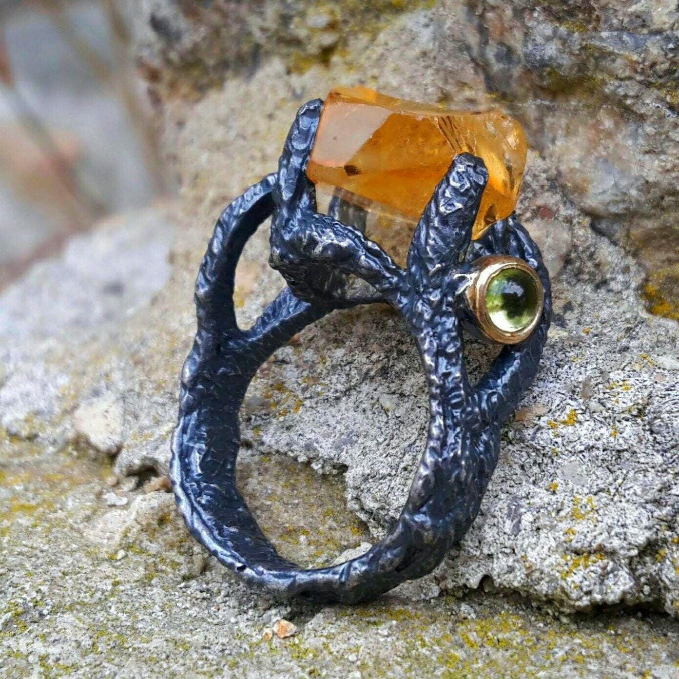 Handgemachter Oxidierter Silberring Rohe Citrine & Peridot Edelstein von KanevskyJewelry