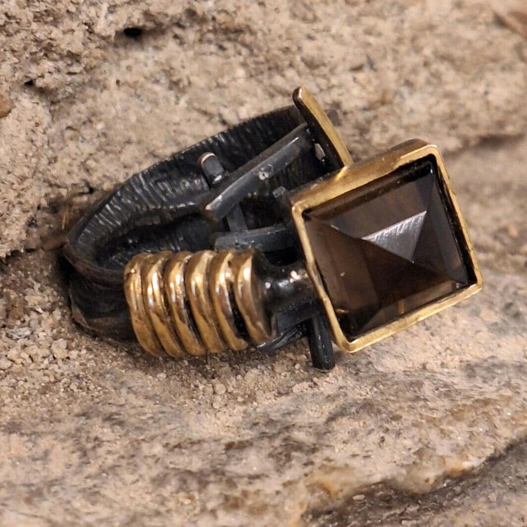 Handgemachter Rauchquarz Ring Oxidiertes Silber & 24K Vergoldung von KanevskyJewelry