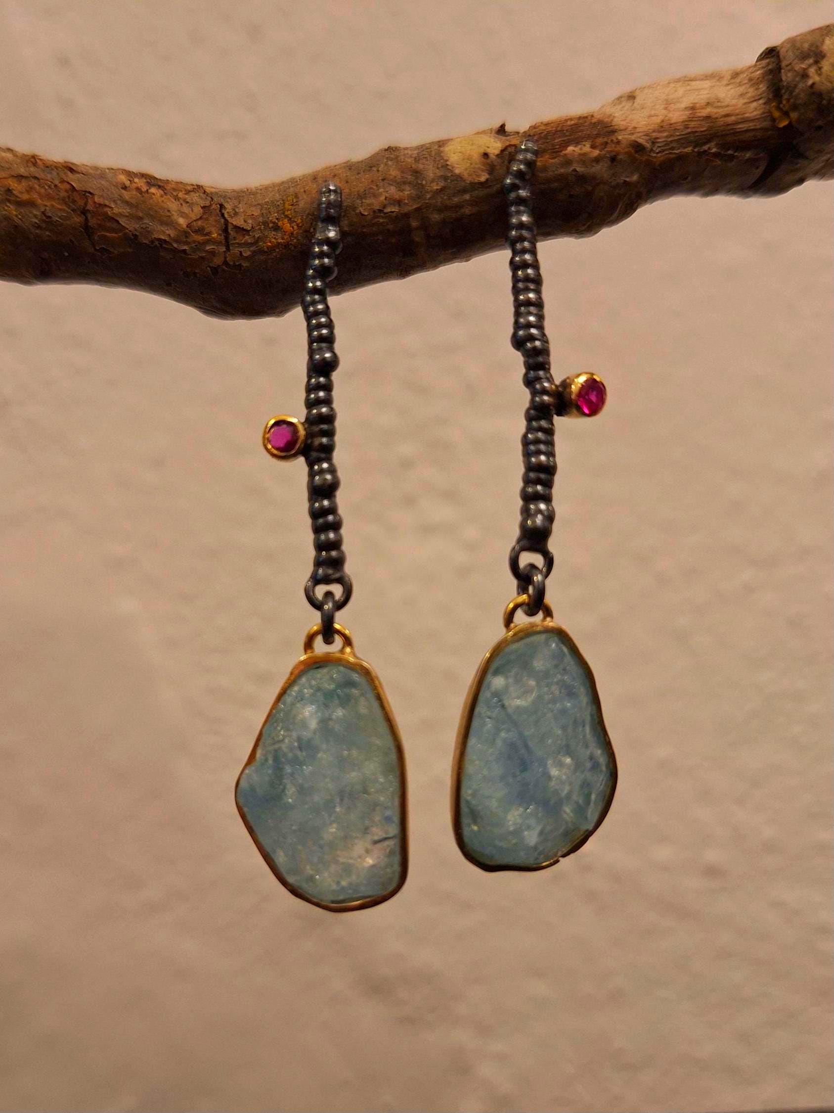 Handgemachte Aquamarin Rubin Ohrringe Oxidierte Sterling Silber Ohrringe von KanevskyJewelry