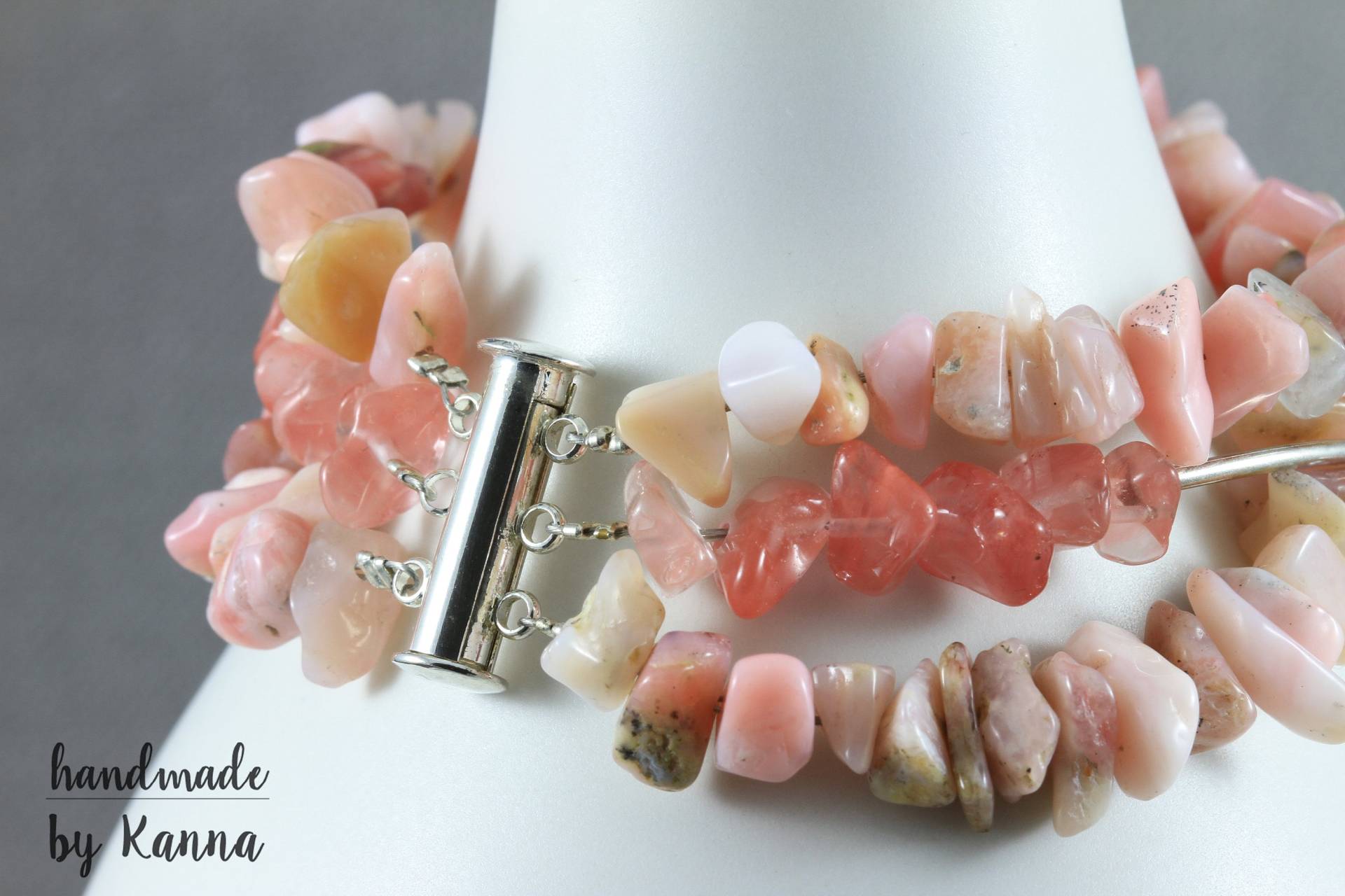 Handgefertigtes Armband Und Ohrringe Aus Rosaquarz Rhodochrosit Splittersteinen Handgefertigtes Armband Und Ohrringe Aus Rosaquarz Rhodochrosit Splittersteinen von KannaGallery
