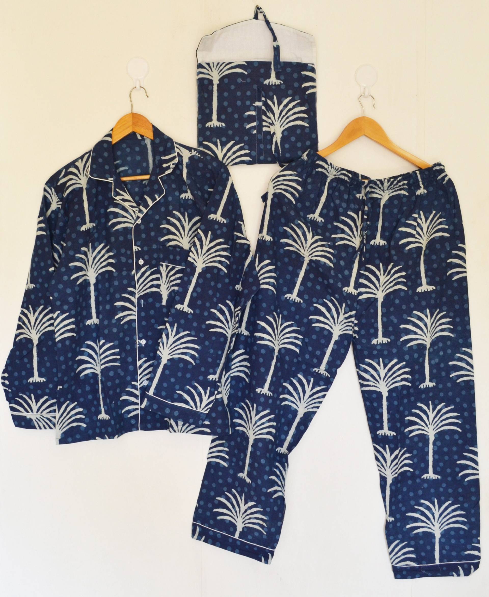 Indain Handmade Hand Block Baum Print Frauen Tragen Baumwolle Nacht Anzug Hose Shirt Mit Kurz Und Tasche Jaipuri Indigo Nachtwäsche Pyjama Set von KanthaQuiltsShop