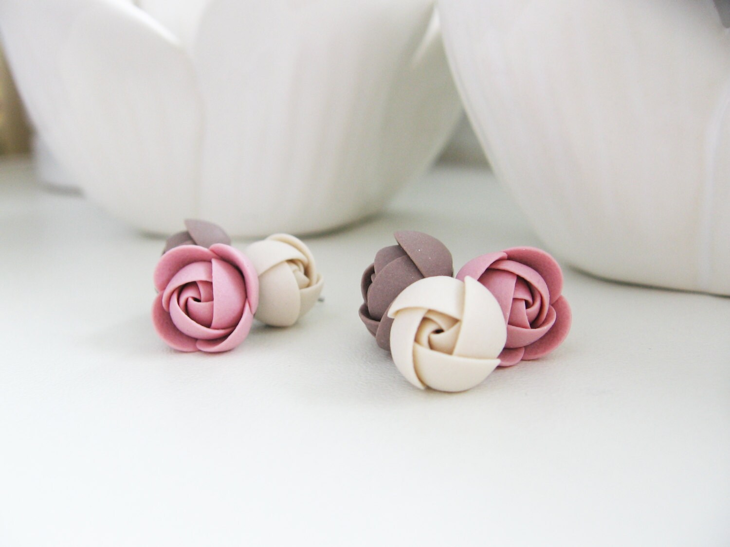 Fimo Ohrringe Set - Altrosa-Ecru-Grau-Braun Rose Blume Ohrstecker Fimo Ohrringe Set - Altrosa-Ecru-Grau-Braun Rose Blume Ohrstecker von KaoriPearlRose