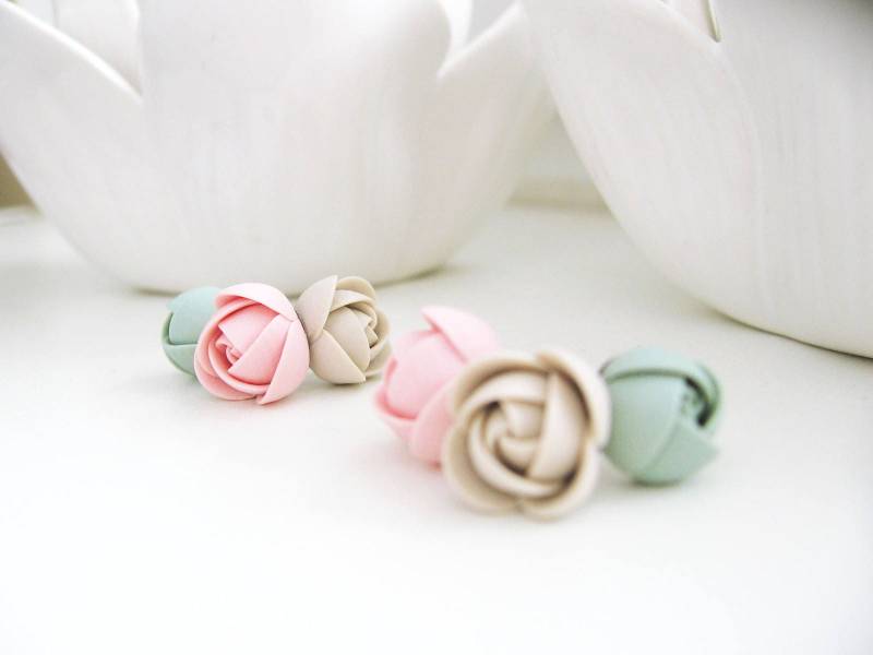 Fimo Ohrringe Set - Shabby Chic Koralle Blaugrün Ecru Rose Blume Edelstahl Ohrstecker Fimo Ohrringe Set - Shabby Chic Koralle Blaugrün Ecru Rose Blume Edelstahl Ohrstecker von KaoriPearlRose