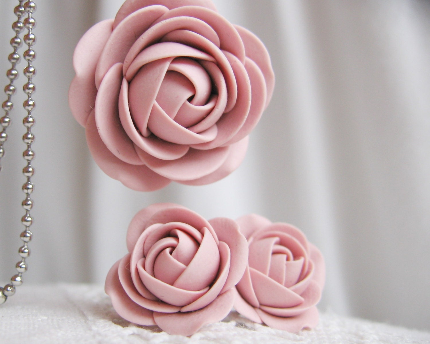 Fimo Schmuck-Set - Altrosa-Blumen-Anhänger Und Ohrstecker Fimo Schmuck-Set - Altrosa-Blumen-Anhänger Und Ohrstecker von KaoriPearlRose