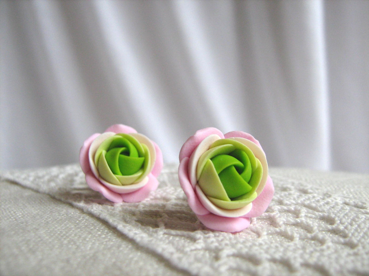 Ohrringe Aus Fimo - Licht Rosa Und Apfelgrün Rose Blume Ohrstecker Frühling Ohrringe Aus Fimo - Licht Rosa Und Apfelgrün Rose Blume Ohrstecker Frühling von KaoriPearlRose