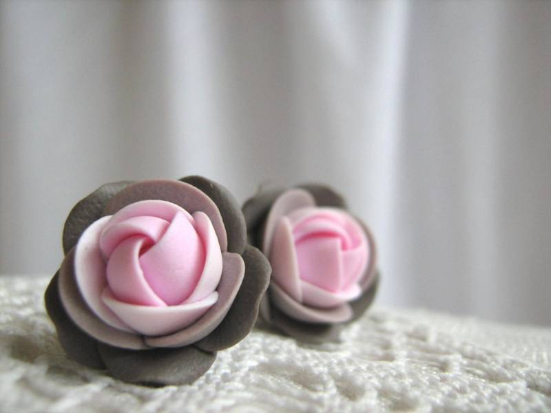 Ohrringe Aus Fimo - Rosa Und Grau-stirn Rose Blume Ohrstecker Ohrringe Aus Fimo - Rosa Und Grau-stirn Rose Blume Ohrstecker von KaoriPearlRose