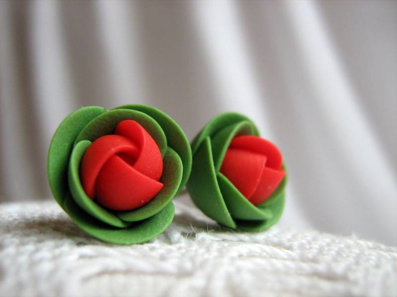 Ohrringe Aus Fimo - Rot Und Grün Rose Blume Kleine Ohrstecker Ohrringe Aus Fimo - Rot Und Grün Rose Blume Kleine Ohrstecker von KaoriPearlRose